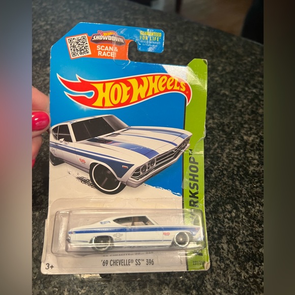 HOT WHEELS 1969 CHEVELLE WHITE WITH BLACK STRIPES NEW IN BOX - Picture 1 of 2